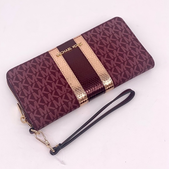 Michael Kors Jet Set Travel Large Signature
Logo and Metallic Continental Wallet - Picture 2 of 11